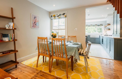 Lewes Cottage | Cleve Cottage by inspirestays.com - a cottage that sleeps 4 guests in 2 bedrooms