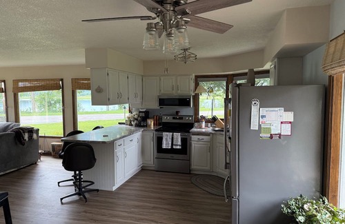 Buffalo City Cabin | Cozy 2-bedroom cabin in charming Buffalo City with AC