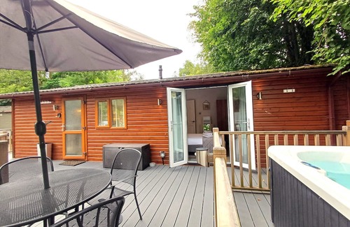 Troutbeck Bridge Cabin | Wynander Lodge - a holiday lodge that sleeps 4 guests in 2 bedrooms