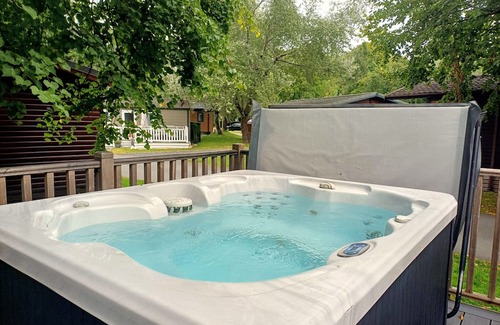Troutbeck Bridge Cabin | Wynander Lodge - a holiday lodge that sleeps 4 guests in 2 bedrooms