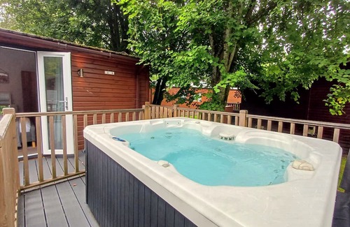 Troutbeck Bridge Cabin | Wynander Lodge - a holiday lodge that sleeps 4 guests in 2 bedrooms