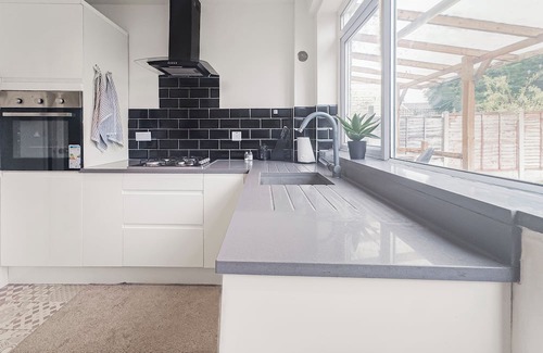 Abbey Wood House | 3bed House Abbey wood/Sleeps 8/Elizabeth Line/Free parking/pet friendly