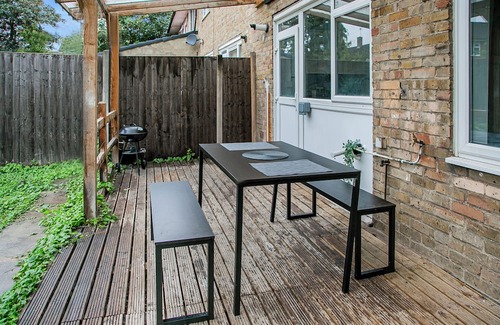 Abbey Wood House | 3bed House Abbey wood/Sleeps 8/Elizabeth Line/Free parking/pet friendly