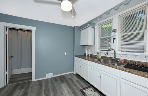 Firestone Park House | Beautiful 3 BR house in Akron,King bed , Smart Tv in each room & Firepit