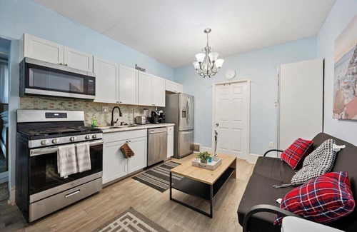 Wilmington House | Spacious 5-bedroom house with 1King + 4queen beds in lovely Wilmington