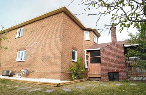 Cambridge House | A luxury 4 bedroom and three bathrooms home with two sitting rooms and backyard