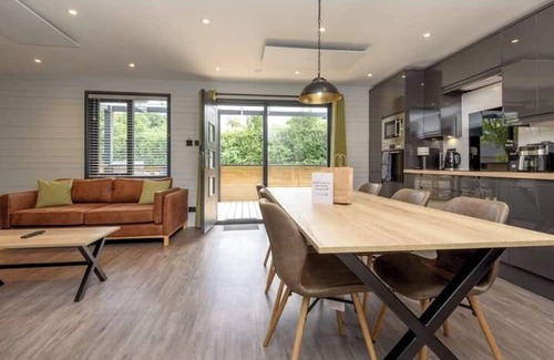 Looe Cabin | Cardinham Lodge : 3 bedroom - max 6 occ - VP7