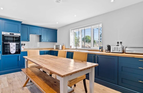 Bredons Norton Cottage | Rose Cottage, Bredons Norton - sleeps 8 guests in 3 bedrooms