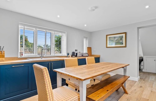 Bredons Norton Cottage | Rose Cottage, Bredons Norton - sleeps 8 guests in 3 bedrooms