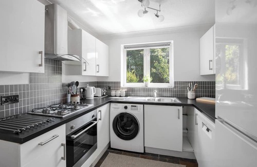 Worcester House | WhiskAwayHomes Pirie Avenue No. 2
