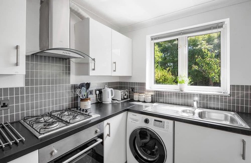 Worcester House | WhiskAwayHomes Pirie Avenue No. 2