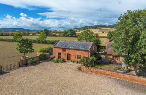 Mangotsfield House | Maple Cottage - Rural Charm & Cotswold Views