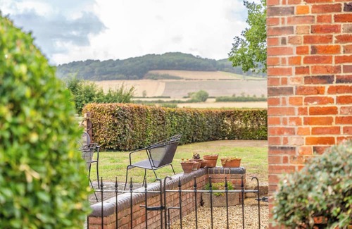 Mangotsfield House | Maple Cottage - Rural Charm & Cotswold Views