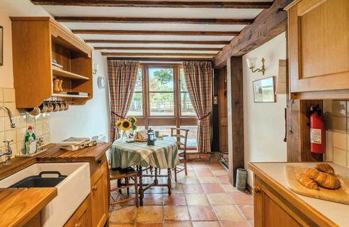 Mangotsfield House | Poplar Cottage - Historic Barn in Dumbleton