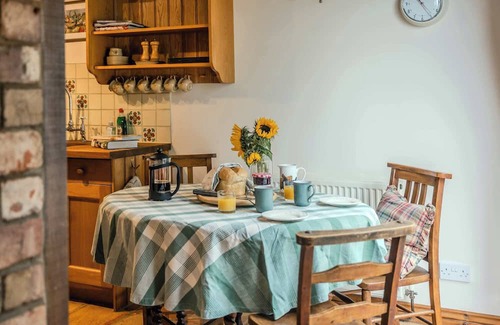 Mangotsfield House | Poplar Cottage - Historic Barn in Dumbleton