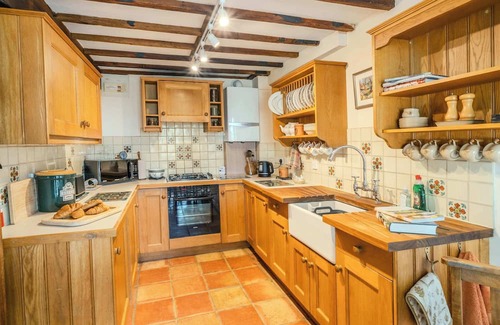 Mangotsfield House | Poplar Cottage - Historic Barn in Dumbleton