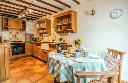 Mangotsfield House | Poplar Cottage - Historic Barn in Dumbleton
