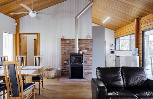 Bullsbrook House | Charming farmhouse stay, perfect for a cozy getaway