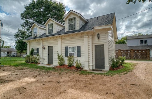 Ada Apartment | Carriage House studio min to ECU