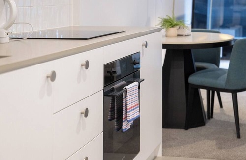 Phillip Apartment | Woden Comfortable 1-Bedroom Apartment with Parking