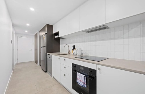 Phillip Apartment | Woden Comfortable 1-Bedroom Apartment with Parking
