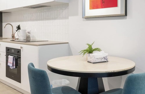 Phillip Apartment | Woden Comfortable 1-Bedroom Apartment with Parking