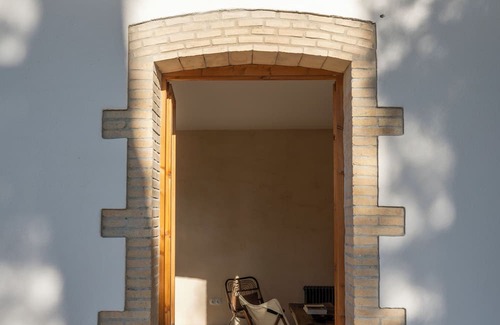 Subirats House | Manor house in a vineyard estate, 35' from Barcelona