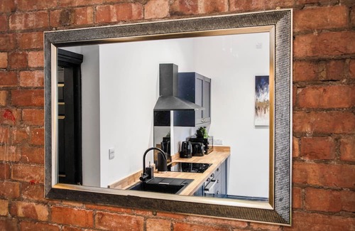 Worcester Apartment | WhiskAwayStays Foregate Studio No 4