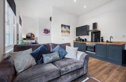 Worcester Apartment | WhiskAwayStays Foregate Studio No 4