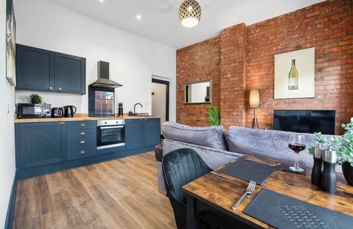 Worcester Apartment | WhiskAwayStays Foregate Studio No 4