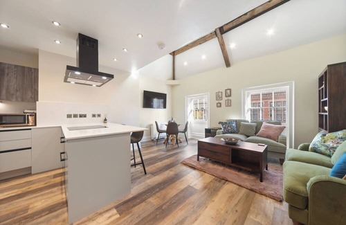 Pontrilas Apartment | WhiskAwayHomes Vinegar House No. 7