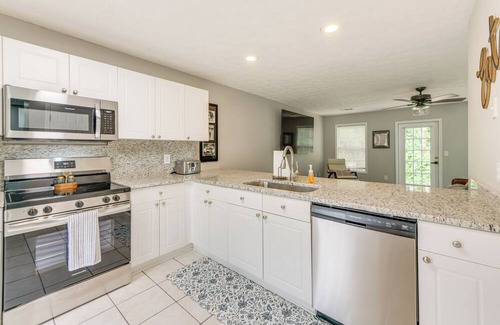 Auburn Condo | 2 Mi to Tiger Territory! Condo w/Community Pool