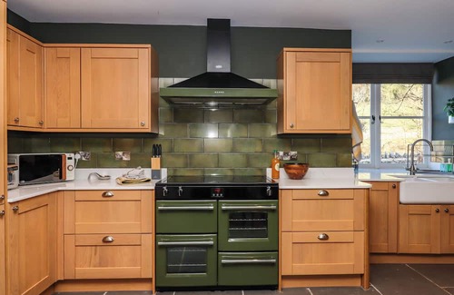 Stoke Gabriel Cottage | LOWER WELL FARM HOUSE, pet friendly, with open fire in Stoke Gabriel