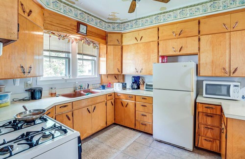 Zeeland House | Cozy Rural Hideaway in McIntosh County!