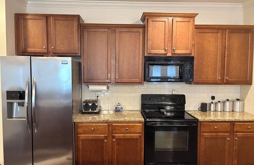 Coker House | Game Day Getaway – Sleeps 10 Plus - 20 Minutes from Bryant-Denny Stadium