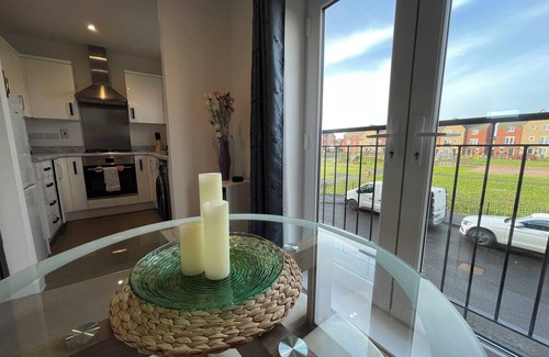 Peterborough House | Hampton 2-bed coach house retreat quiet parking wifi clean