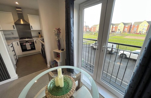Peterborough House | Hampton 2-bed coach house retreat quiet parking wifi clean