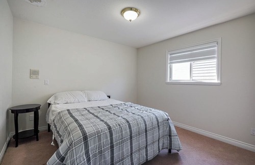 Abbotsford House | 3-bedroom townhome in enchanting Abbotsford with AC