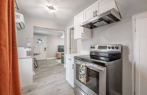 Tampa Apartment | 2501 W North B St, Unit 7
