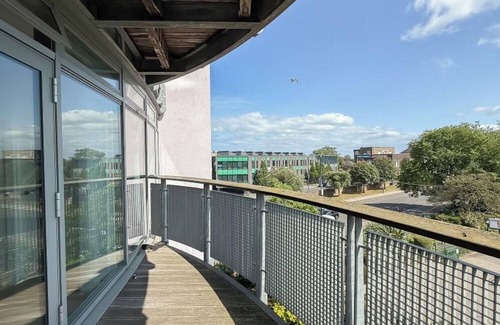 Sunderland City Centre Apartment | Flat - Sleeps 4 - Parking - Balcony - Pet friendly