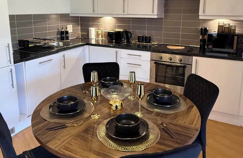 Sunderland City Centre Apartment | Flat - Sleeps 4 - Parking - Balcony - Pet friendly