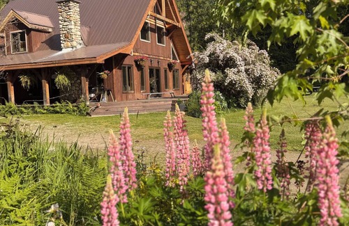 Revelstoke House | Ski chalet on acreage close to RMR. Pet friendly!