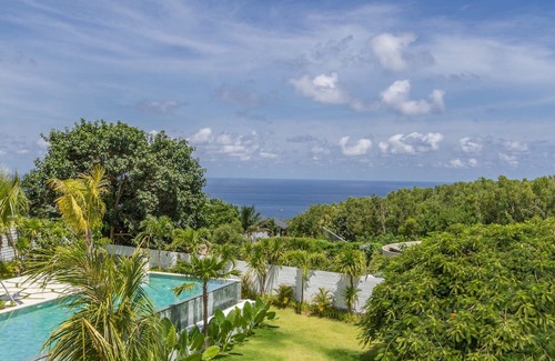 Pecatu Villa | Imagine Your Family Renting a Luxury 5 Bedroom Holiday Villa with Stunning Ocean Views