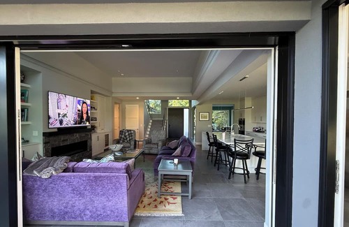 Prairie Hills House | New, modern residence with pool and GC view. Available World Cup month only.