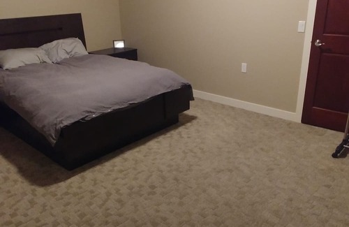 Rosenort House | Quiet place for the working man to rest. Starlink wifi, private rooms.