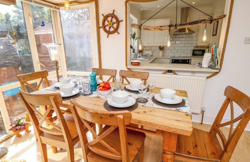Hamble-le-Rice Cottage | RIVERVIEW, pet friendly, country holiday cottage in Hamble