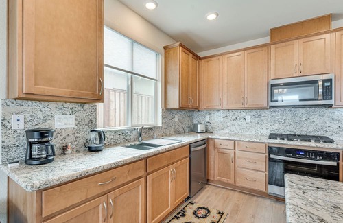 Hollister House | Newly Built Home w/Patio: 4 Mi to Dtwn Hollister