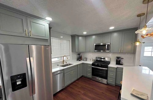 South Salt Lake Cottage | Rise&Shine- Mid Mod Entire House Hot Tub, Fire Pit
