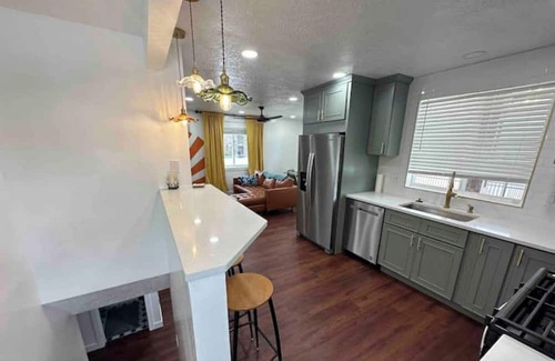 South Salt Lake Cottage | Rise&Shine- Mid Mod Entire House Hot Tub, Fire Pit
