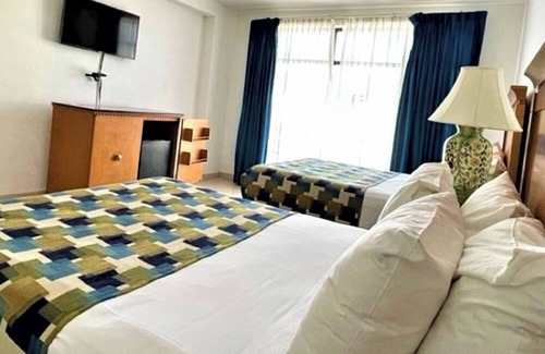 Centro Hotel | Mérida Compound Stay – 2 Stays, 2 Double Rooms, Pool Access & Courtyard Views